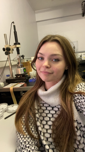 photo of Claudia in lab